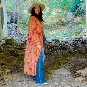 Fall colors oversized duster by Peach Love California, SM.